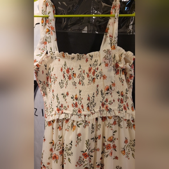 LC Lauren Conrad Smocked Red and Cream Boho Dress -size Medium - Picture 5 of 7